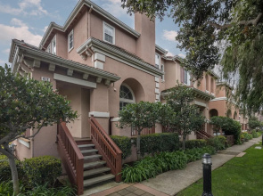 Posh Waterfront - 3 Br Condo