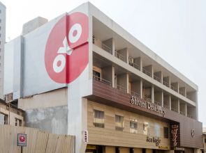 OYO 10650 Hotel Lotus Residency