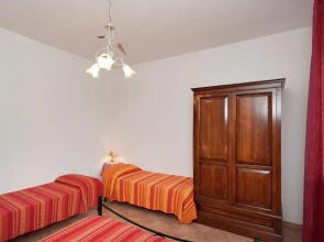 Farmhouse Near Lake Trasimeno With Pool