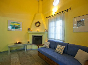 Aretousa Studios & Apartments