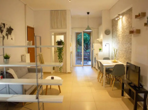 Cozy Studio in Central Glyfada - Sleeps 3