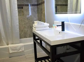 Willow Tree Inn  Suites