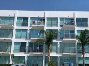 One-bedroom beach apartment, 30m from the best beach