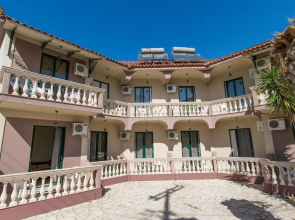 Tsolakis Studios & Apartments