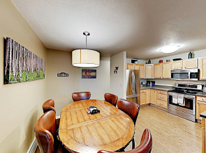 Walton Creek - Hot Tub, Near Slopes & Shuttle 2 Bedroom Condo