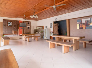 RedDoorz Plus @ Raya Senggigi Lombok