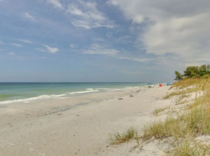 Vibrant Condo - Walk to Indian Rocks Beach!