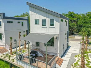 200 Riberia - Downtown Waterfront Luxury Home
