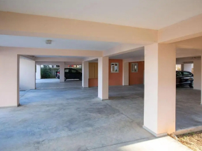 V Luxury Apartment 4