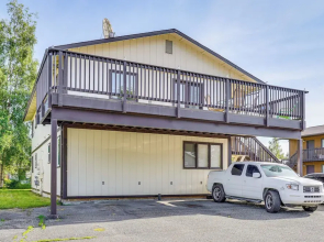 5 Mi to State Park: Mtn-view Apt in Anchorage