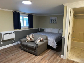 Sunset Motel at Armand's Gardens