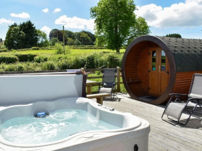 Rivendell Glamping Pod - UK11881