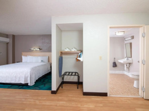 Red Roof Inn PLUS+ Miami Airport