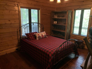 Alligator Alley Six Bedroom House
