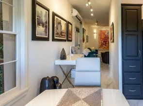 Private Luxury Suite with Hot Tub Downtown Eureka Springs