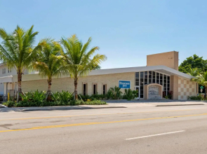 Downtown Hollywood Gardens Inn & Suites