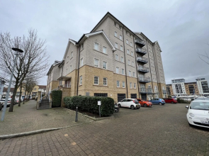 Amazing Marina View Apartment With Balcony Bristol