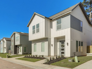 Modern 3BR Retreat - Near Bluebonnet & Hospitals