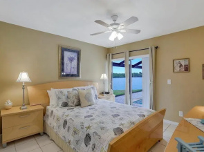 Waterfront Home on key lot With Pool/view of River