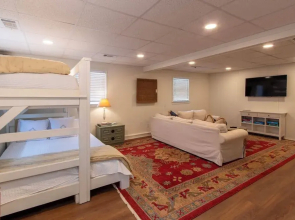 4 BR Sleeps 10 Near UGA & Downtown