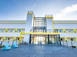 Lovestar Lakeside Hotel - Starlight Building