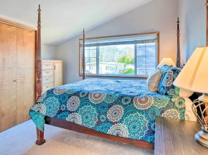 Pet-friendly Rockaway Beach Home w/ Fire Pit!