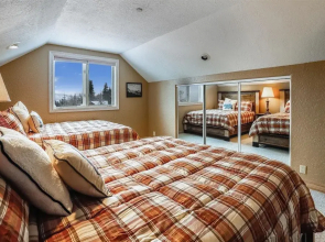 Rounds Retreat 4 Bedroom Home by RedAwning