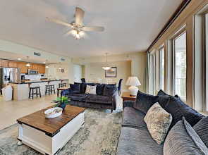 New Listing! Spacious Bayside W/ Pool, Beach 3 Bedroom Condo