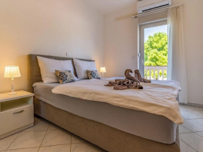 Alluring Apartment in Banjole near Beach & Island