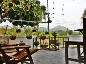 Siriya And Ron Guesthouse
