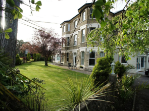 Applewood Hotel