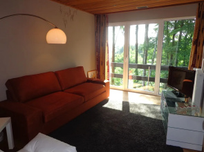 Green Hill Guest House and Apartment