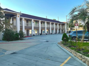Magnolia Inn And Suites