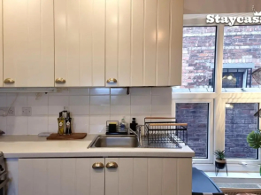 Beautiful 6-Bedroom House Manchester