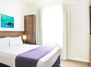 SEA BREEZE – between Cottesloe Beach & Swan River