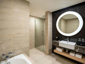 Renaissance Kuala Lumpur Hotel & Convention Centre