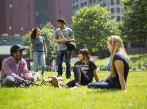 HI Chicago, The J. Ira and Nicki Harris Family Hostel