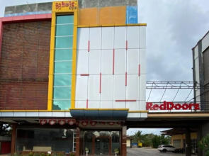 RedDoorz Plus Syariah @ Jalan Syiah Kuala Banda Aceh