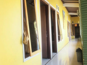 OYO Life 90646 Villa Karsinem Pasuruan