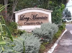 Luxury Long Mountain Condo - Large 1 bedroom