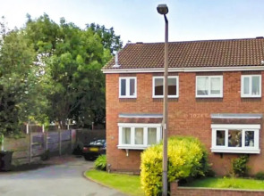 2 Bed House - Sleeps 4 - Parking - Pets - Garden