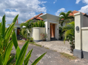 Villa Banyu Riris
