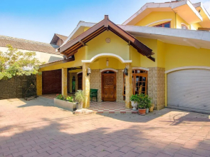 OYO 1770 Hotel Mawar Saron 2