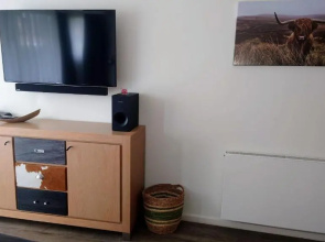 Maurers Schlierseetraum 6, Studio 455 mit 42 qm neu renoviert, Erdgeschoss mit eingezäunter Terrasse in ruhiger Lage am Kirchbichlweg 8