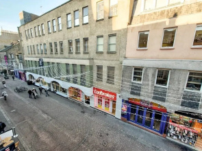 Perfect Location! - Charming Rose St Apart for 4
