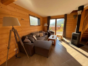 Chalet Casa de Monzel with 6-Person Jacuzzi & Panoramic View