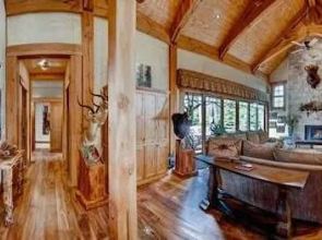 Hatari Lodge 5 Bedroom Home by RedAwning