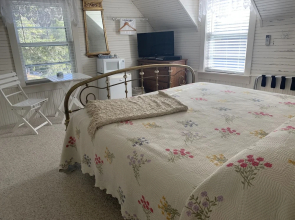 Mountain Harbour B&B and Hiker Hostel