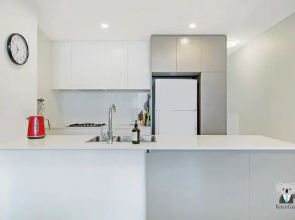 Kozyguru | Mascot | 2Bed 2Bath-Free Double-Parking