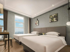 Yijia Lijing Hotel (Pengzhou No. 1 Middle School Store)